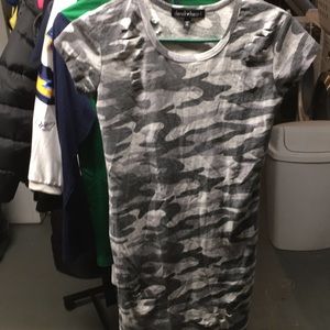 Derek Heart shirt size s